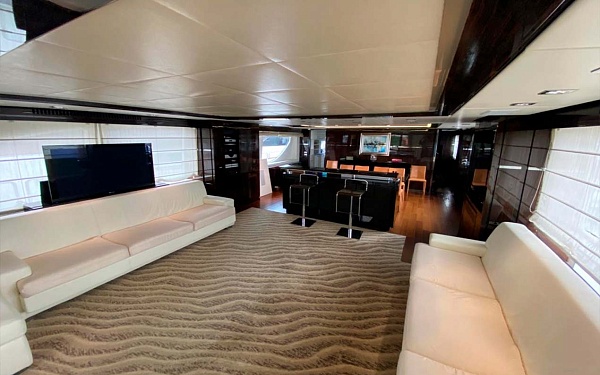 Аренда моторной яхты Azimut 116 в Сочи